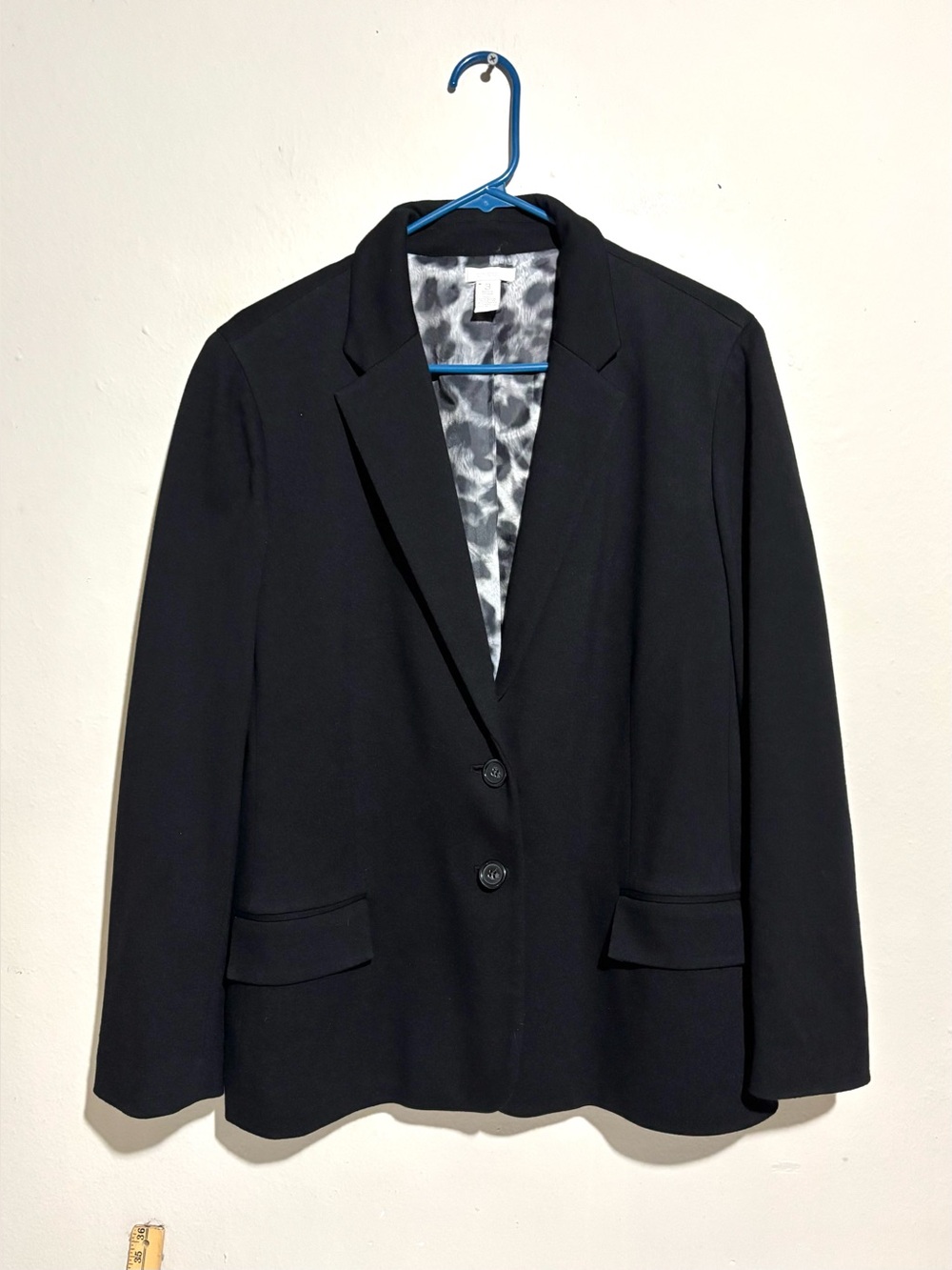 Women's Chico's Black Tailored
Blazer with Notched Lapels Size 3